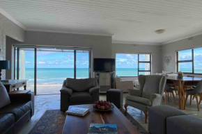 Bakgat Stay - Seafront 7-sleeper holiday home